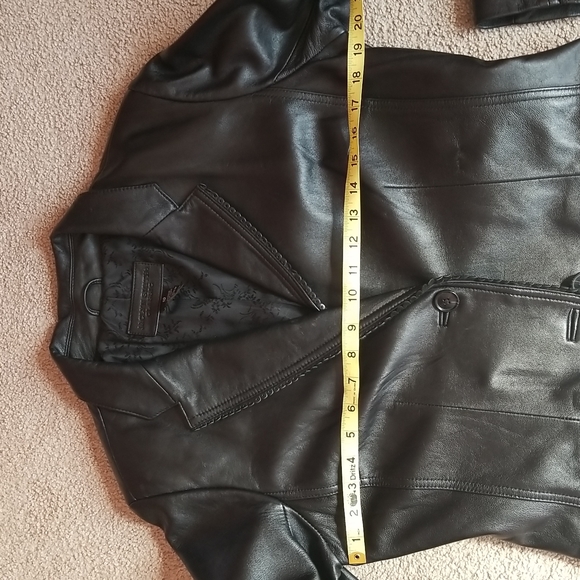 Black leather women's blazer - Picture 8 of 11